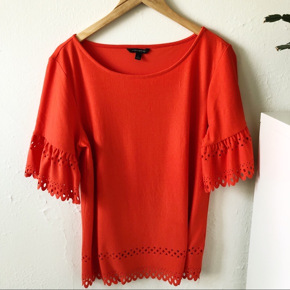 Banana Republic Cut Out Detail Top - L - Picture 2 of 7